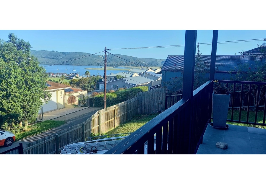 To Let 4 Bedroom Property for Rent in Westhill Western Cape